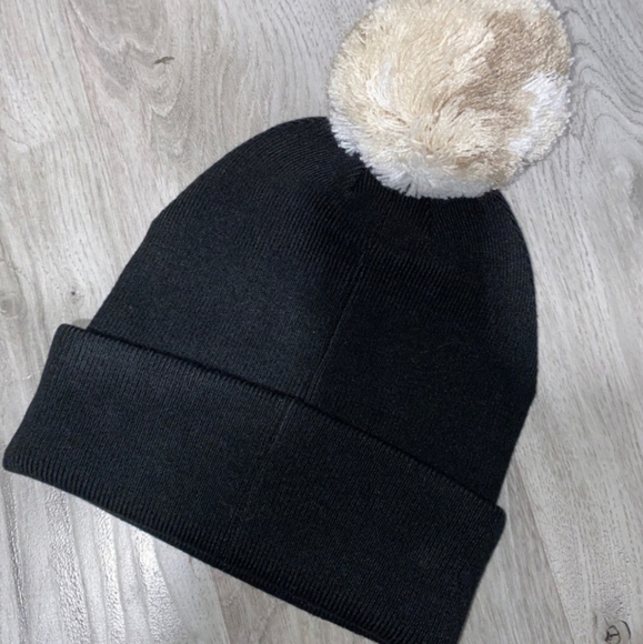 Aritzia TNA Toque - Picture 2 of 2